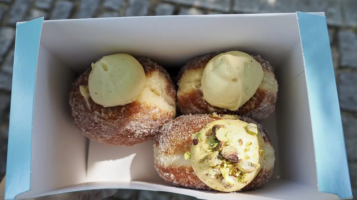 Donuts & Ice Cream – doughnut shop in Hastings town centre