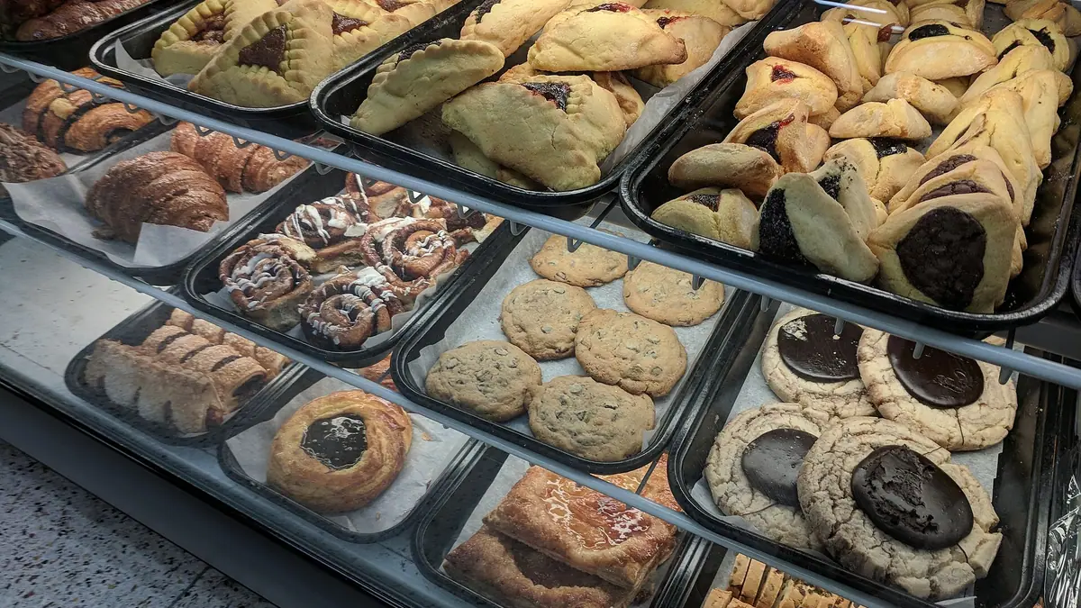 Doughnut Shop bakes
